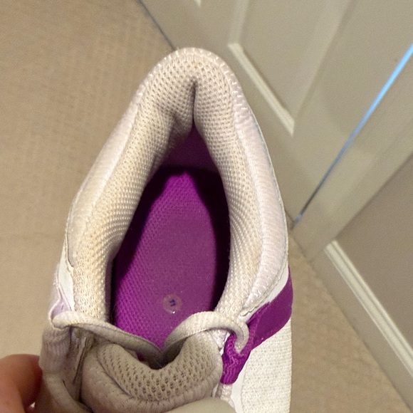 Girls Nike Indoor Basketball Sneakers - Picture 9 of 10